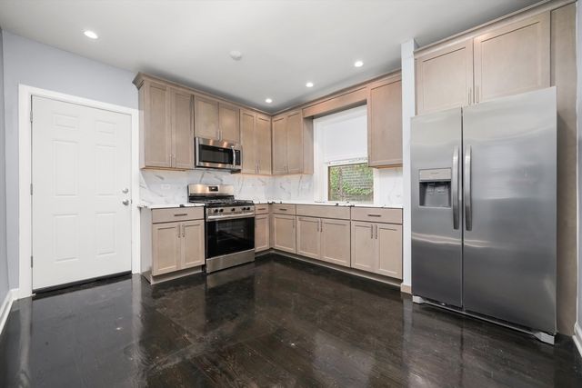 5331 W Congress Parkway 1, Chicago, IL 60644
