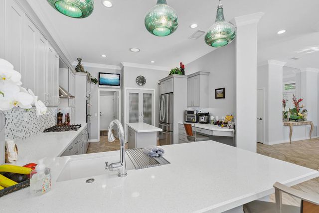 201 Kavenish Drive, Rancho Mirage, CA 92270