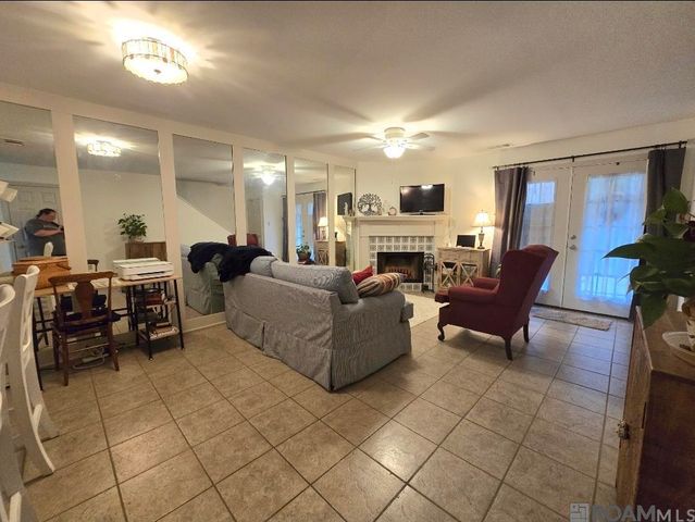 81 Brent Ct, Baton Rouge, LA 70808