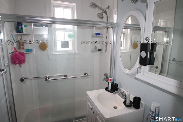 261 Pennsylvania Avenue 261, Bridgeport, CT 06610