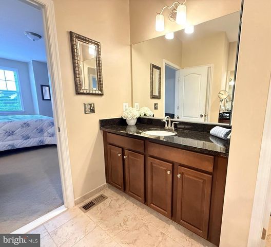 24619 GREYSTEEL SQ, Aldie, VA 20105