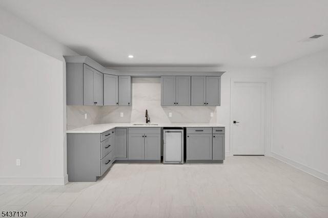 31 Ashwood Dr, Livingston Twp., NJ 07039
