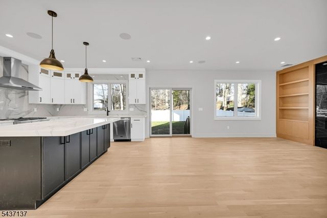 31 Ashwood Dr, Livingston Twp., NJ 07039