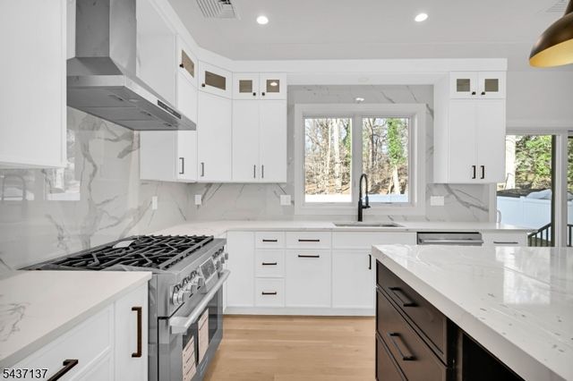 31 Ashwood Dr, Livingston Twp., NJ 07039