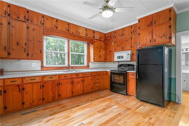 429 N Asheboro Street, Liberty, NC 27298