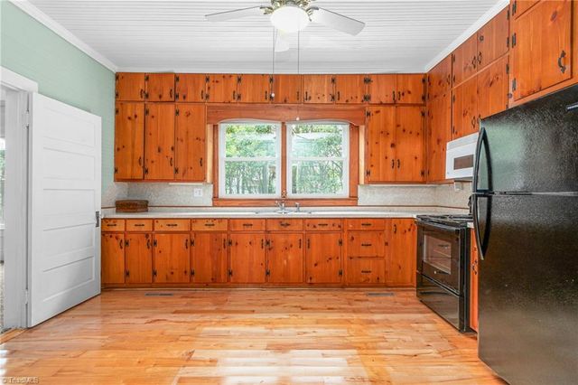 429 N Asheboro Street, Liberty, NC 27298