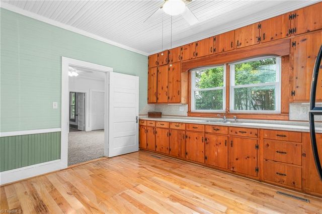 429 N Asheboro Street, Liberty, NC 27298