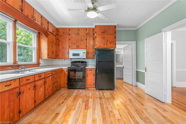 429 N Asheboro Street, Liberty, NC 27298