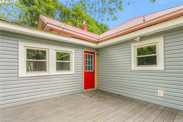 429 N Asheboro Street, Liberty, NC 27298