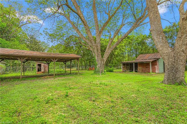 429 N Asheboro Street, Liberty, NC 27298