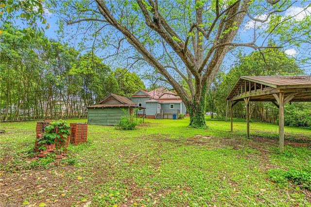 429 N Asheboro Street, Liberty, NC 27298