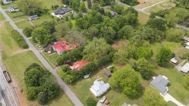 429 N Asheboro Street, Liberty, NC 27298