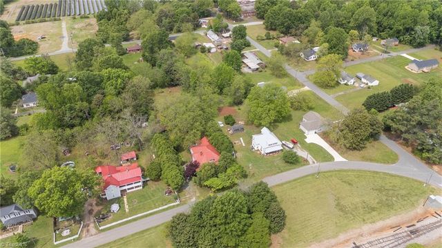 429 N Asheboro Street, Liberty, NC 27298