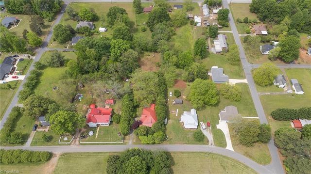 429 N Asheboro Street, Liberty, NC 27298