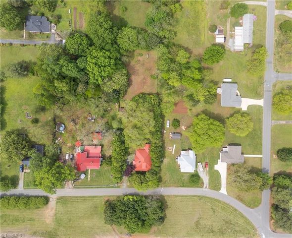 429 N Asheboro Street, Liberty, NC 27298