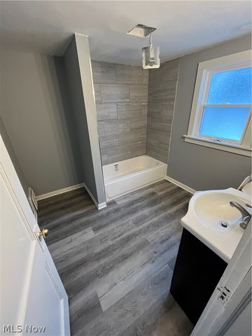 1037 Dietz Avenue, Akron, OH 44301