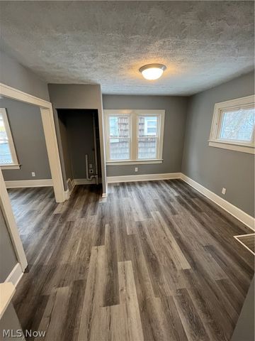 1037 Dietz Avenue, Akron, OH 44301