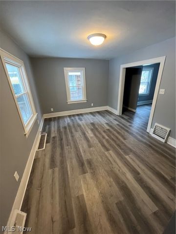 1037 Dietz Avenue, Akron, OH 44301