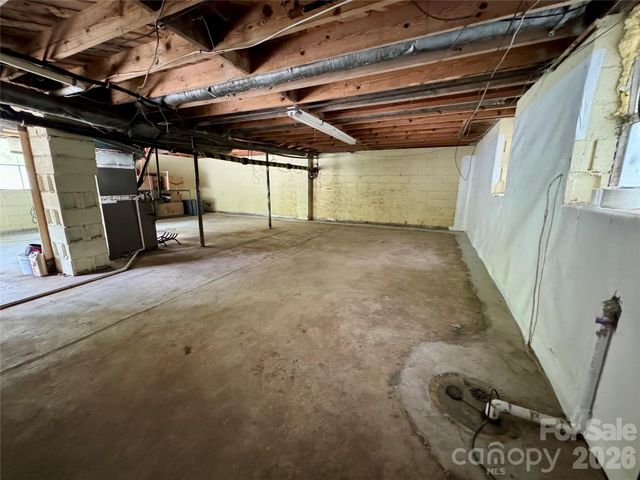 652 Davie Avenue, Statesville, NC 28677