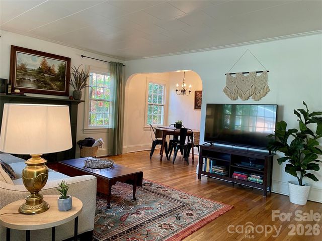 652 Davie Avenue, Statesville, NC 28677