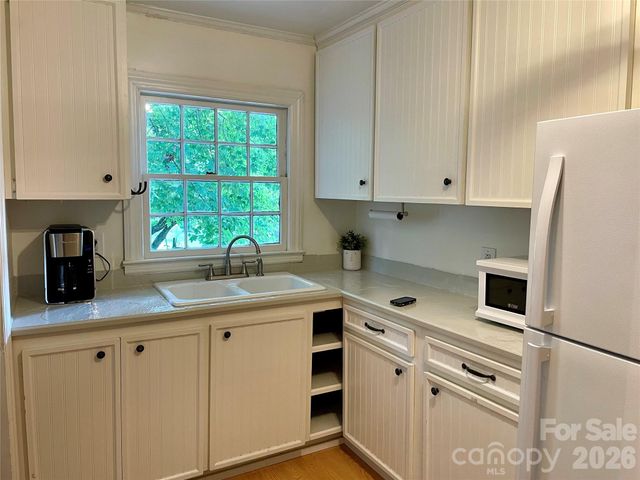 652 Davie Avenue, Statesville, NC 28677