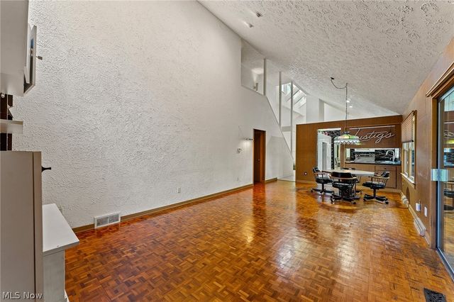 5573 Logan Arms Drive, Youngstown, OH 44420