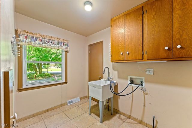 5573 Logan Arms Drive, Youngstown, OH 44420
