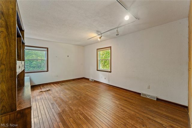5573 Logan Arms Drive, Youngstown, OH 44420