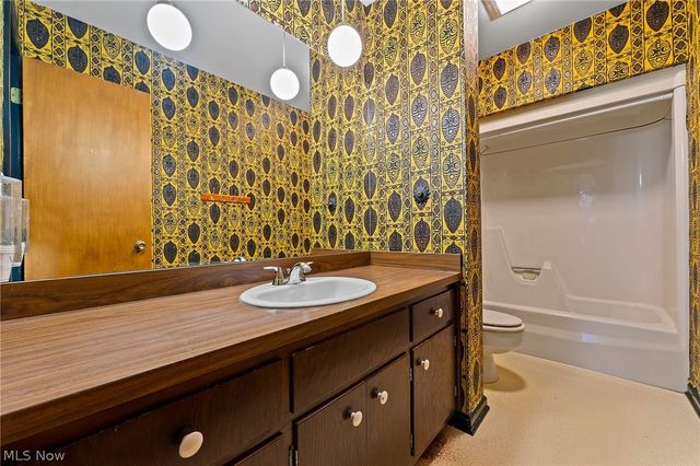 5573 Logan Arms Drive, Youngstown, OH 44420