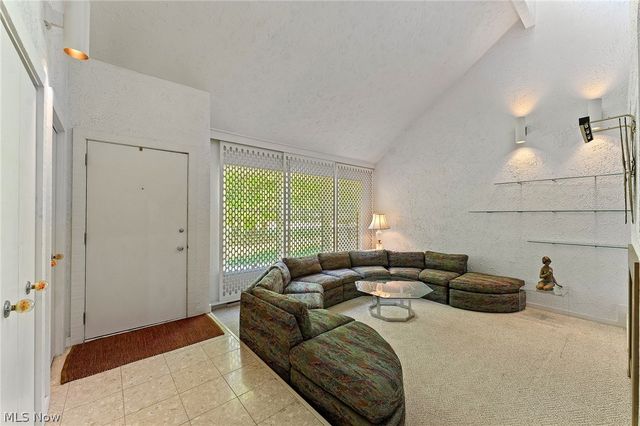 5573 Logan Arms Drive, Youngstown, OH 44420