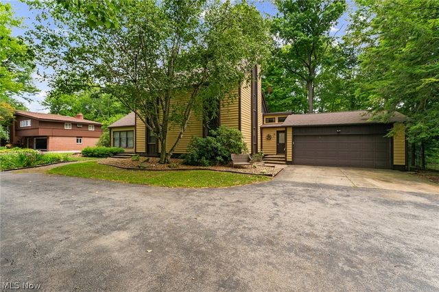 5573 Logan Arms Drive, Youngstown, OH 44420