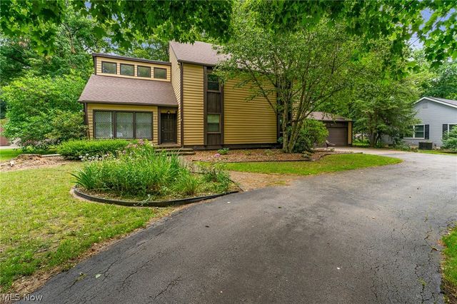 5573 Logan Arms Drive, Youngstown, OH 44420