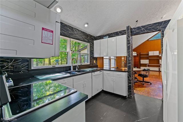 5573 Logan Arms Drive, Youngstown, OH 44420