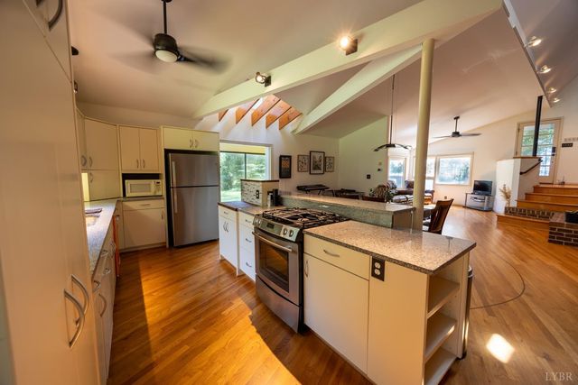 2246 Country Club, Appomattox, VA 24522