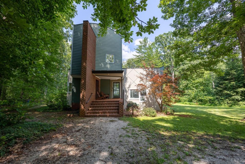 2246 Country Club, Appomattox, VA 24522