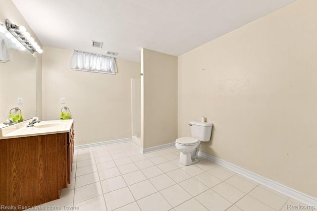 3799 Arlington Avenue, Fort Gratiot Charter Township, MI 48059