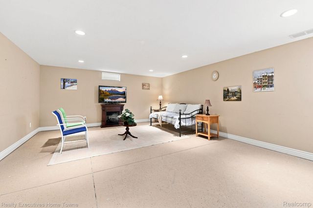 3799 Arlington Avenue, Fort Gratiot Charter Township, MI 48059