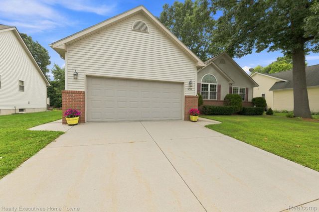 3799 Arlington Avenue, Fort Gratiot Charter Township, MI 48059