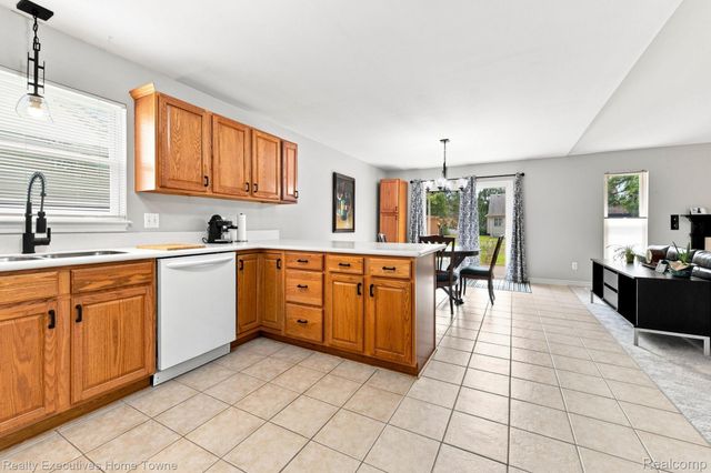 3799 Arlington Avenue, Fort Gratiot Charter Township, MI 48059