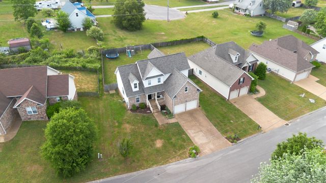 3992 Kristen St, Spring Hill, TN 37174