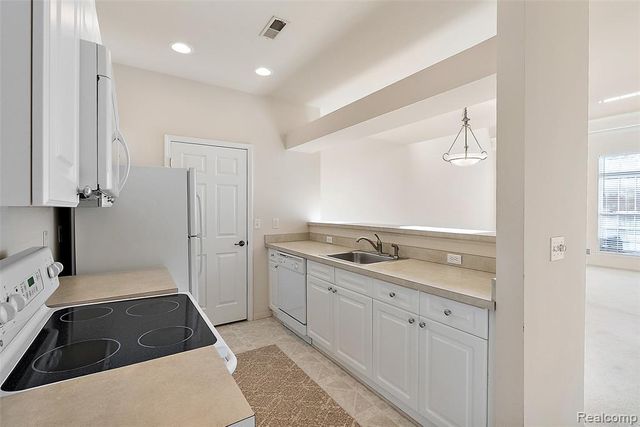 13 N N Squirrel Road, Auburn Hills, MI 48326