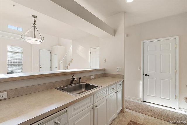 13 N N Squirrel Road, Auburn Hills, MI 48326