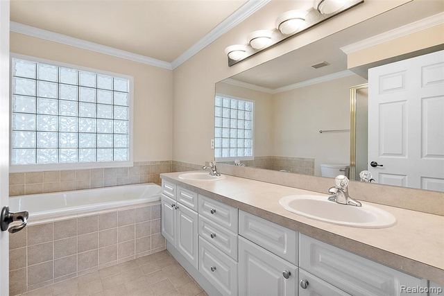 13 N N Squirrel Road, Auburn Hills, MI 48326