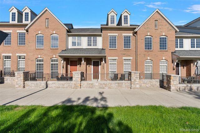 13 N N Squirrel Road, Auburn Hills, MI 48326