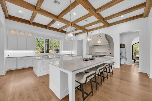 5009 Timberline DR, Austin, TX 78746