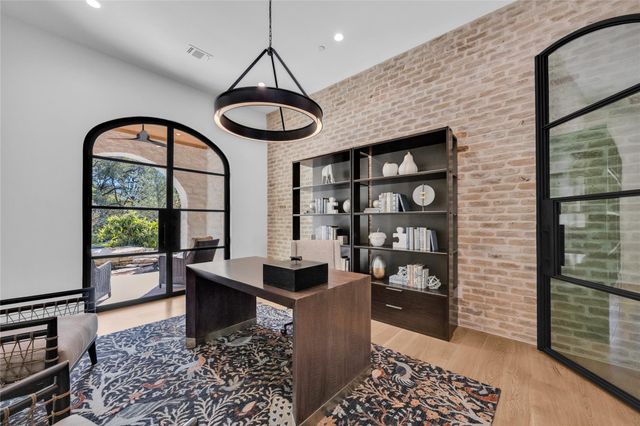 5009 Timberline DR, Austin, TX 78746