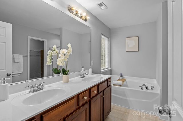 2111 Elendil Lane, Charlotte, NC 28269