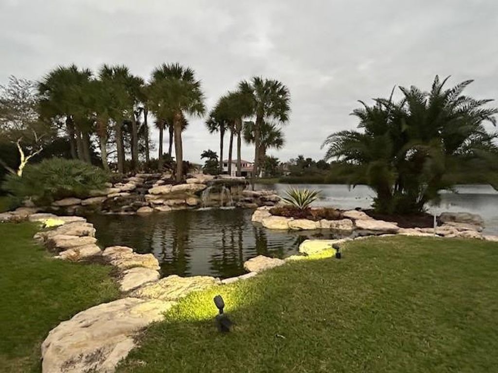 Image 3 of property listing at 7233 NW 116th Way, Parkland, FL 33076