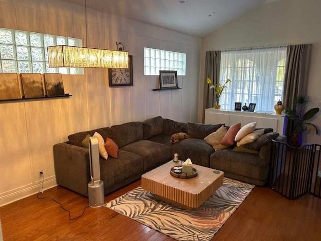 Image 4 of property listing at 7233 NW 116th Way, Parkland, FL 33076