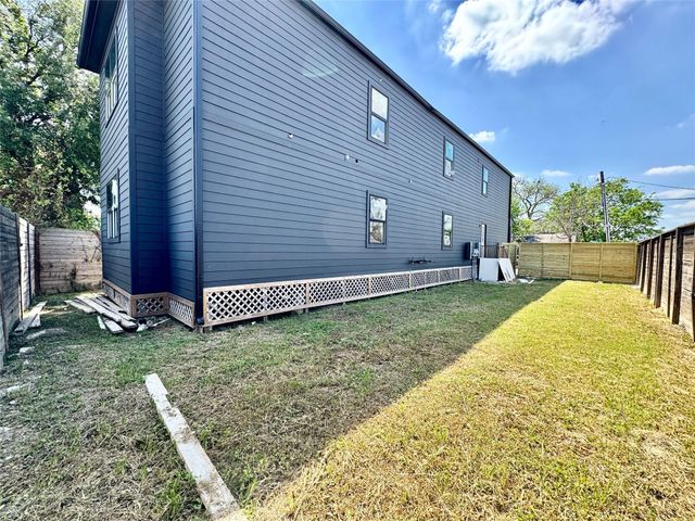 1002 E 33rd Street, Houston, TX 77022